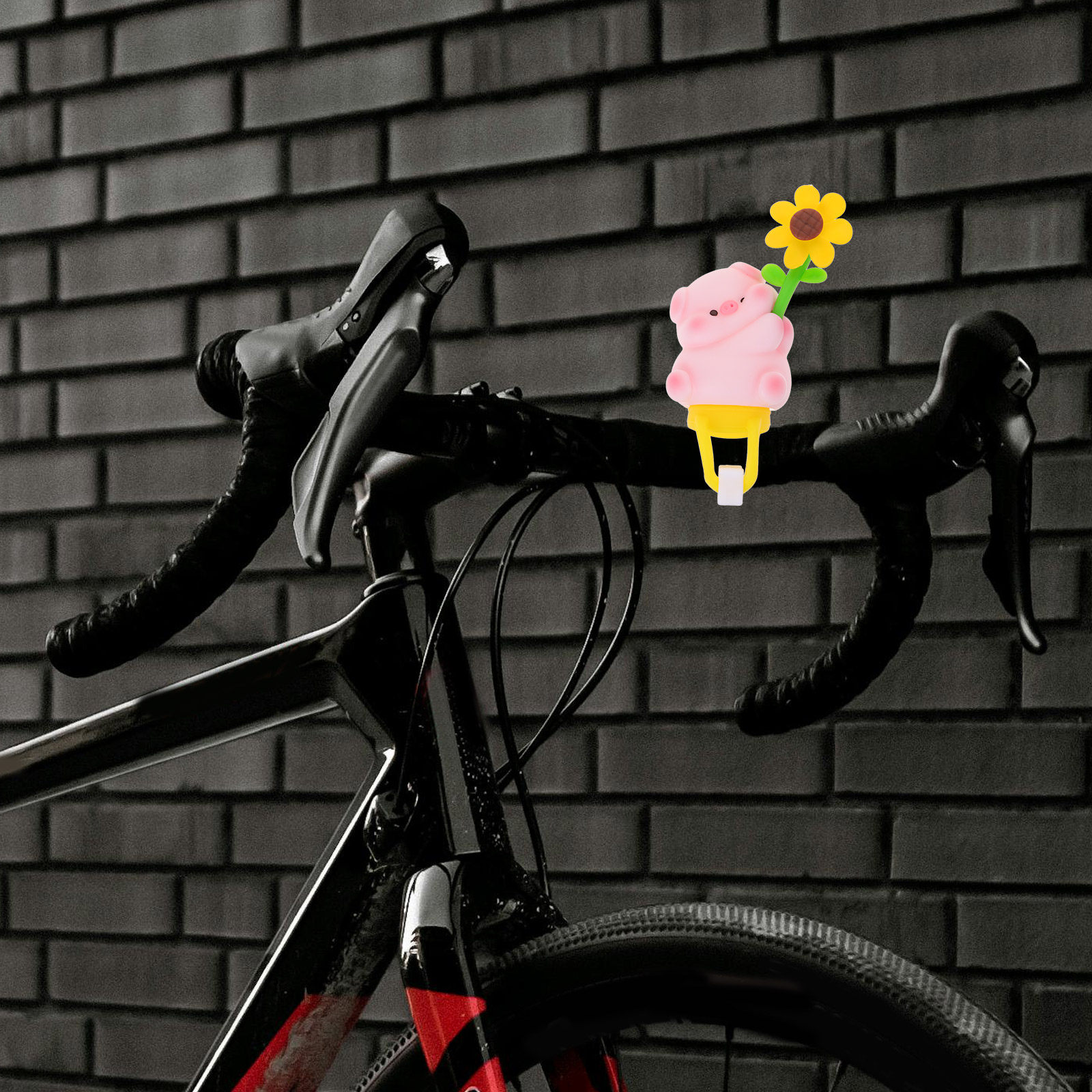 豚のモチーフのバイク用ハンドルバーデコレーション。色褪せしに - Mountain Biking Accessories のレビューと価格